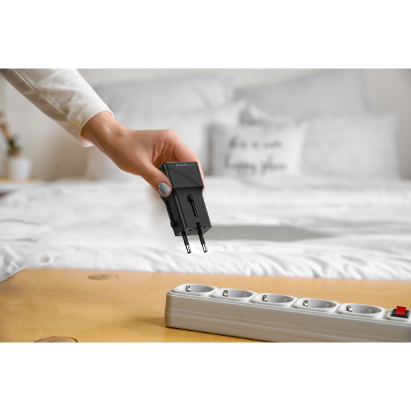 AMAZINGTHING Explorer Pro Universal Travel Adaptor 2 Port USB-C Fast Charge